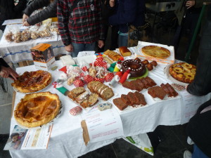 le stand pour notre vente de pâtisserie à terre des hommes 